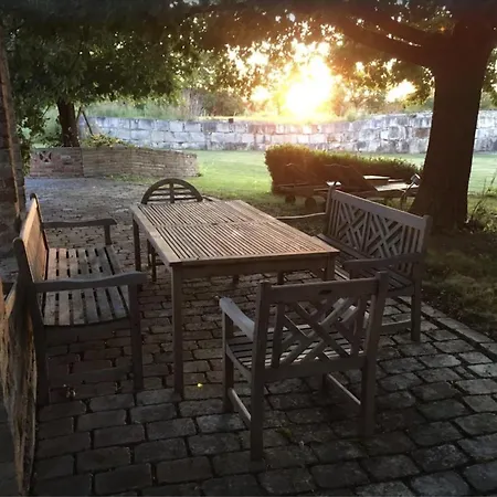 Idyllisches Haus Mir Riesigem Garten Auf Dem Land